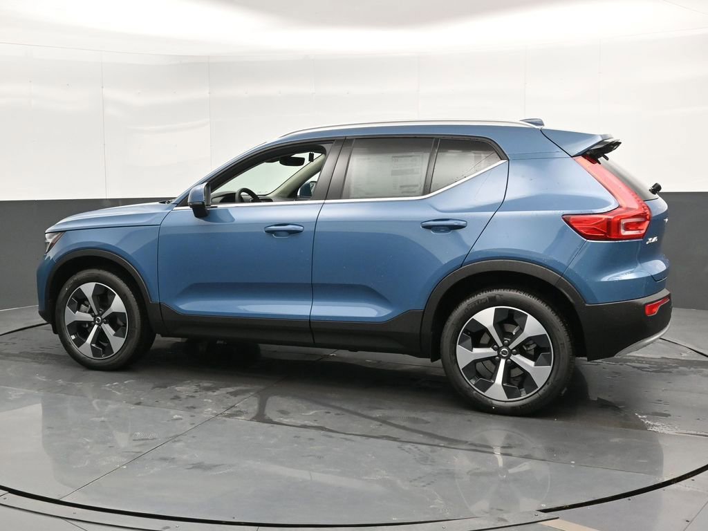 New 2025 Volvo XC40 B5 Core w/ Climate Package AWD/4WD image 7