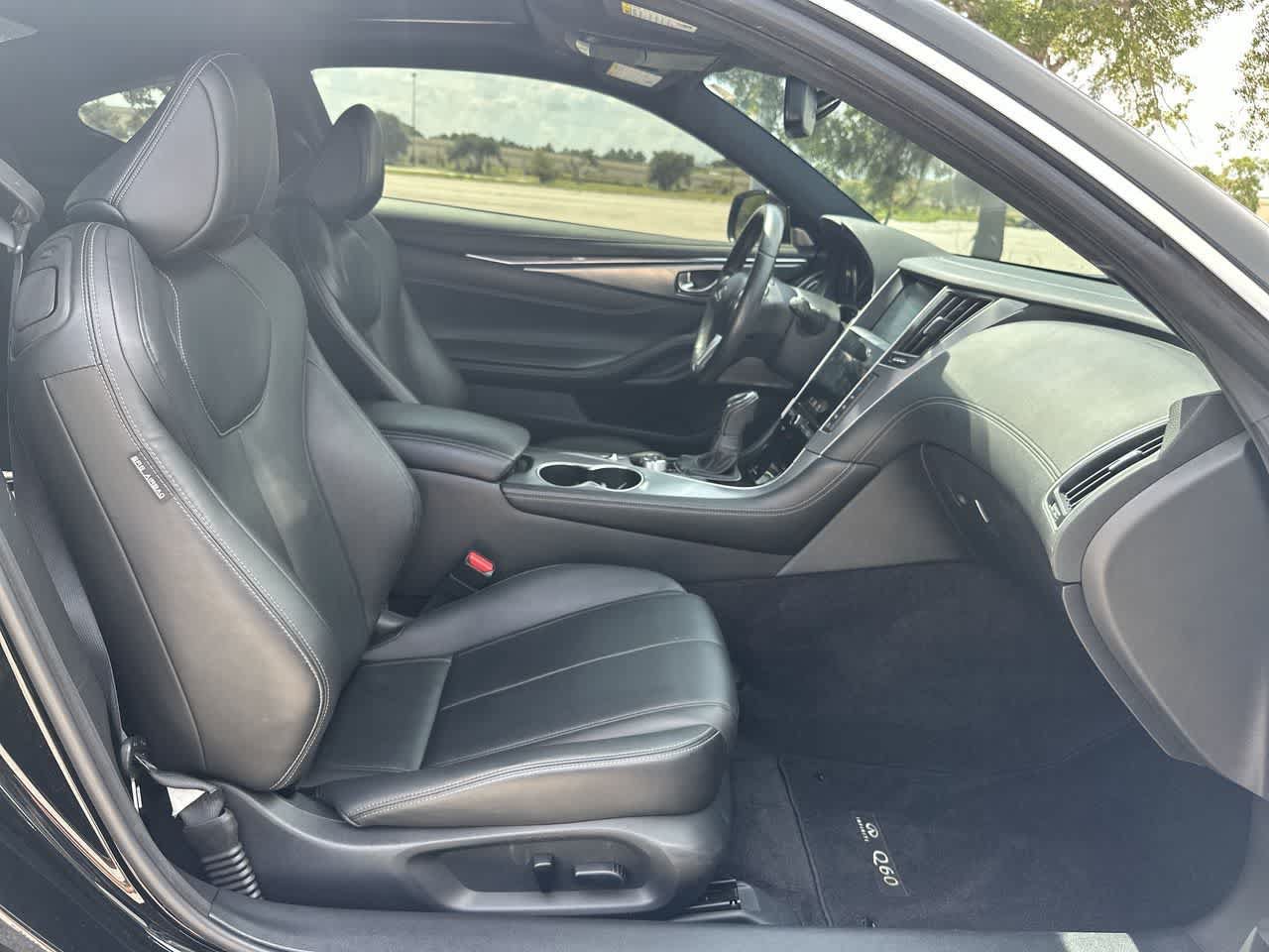 Used 2019 INFINITI Q60 3.0t Luxe RWD image 16