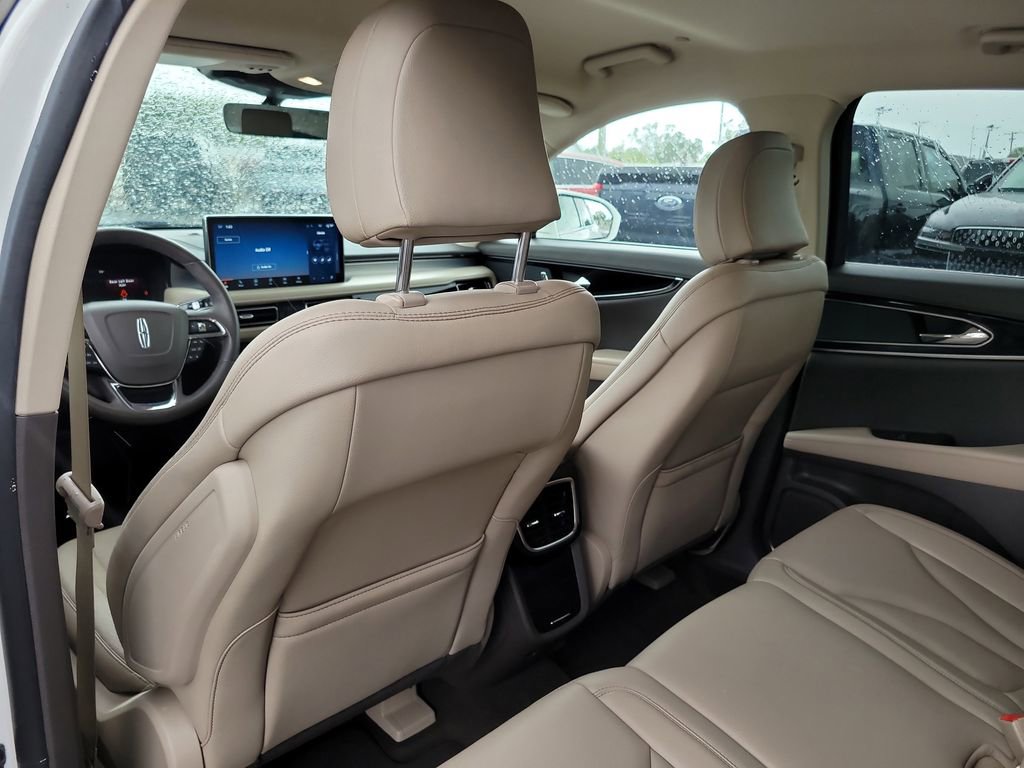 Used 2023 Lincoln Nautilus FWD w/ Premium Package image 10