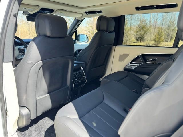 Used 2022 Land Rover Range Rover Long Wheelbase SE image 13