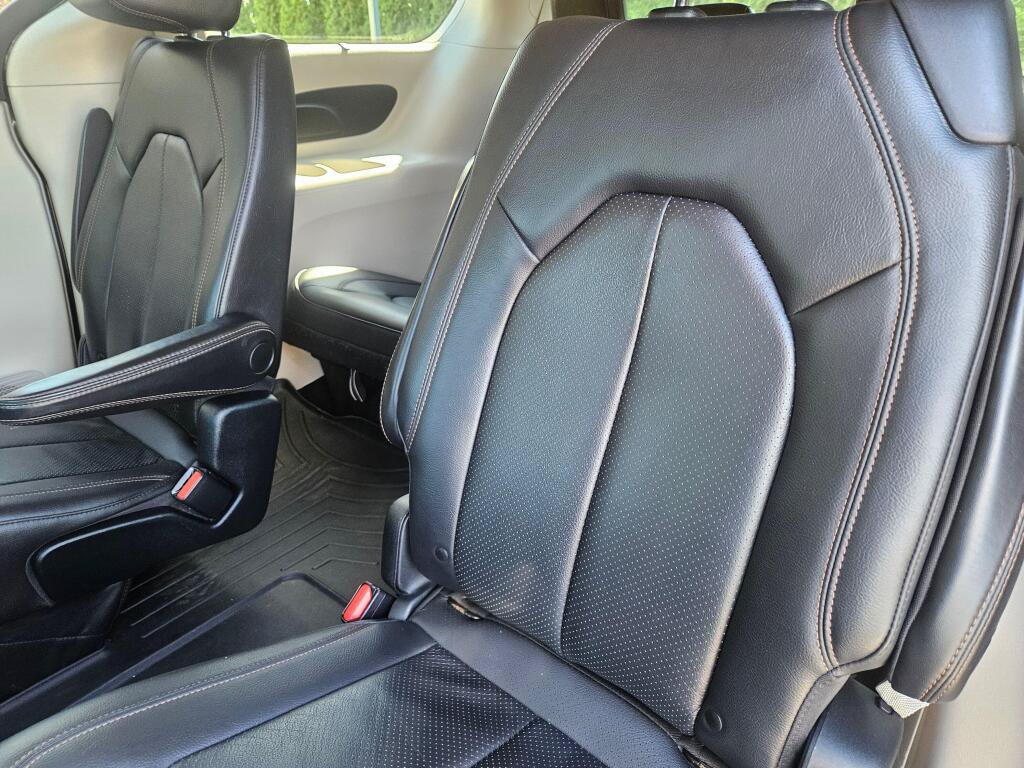 Used 2019 Chrysler Pacifica Touring-L FWD image 15