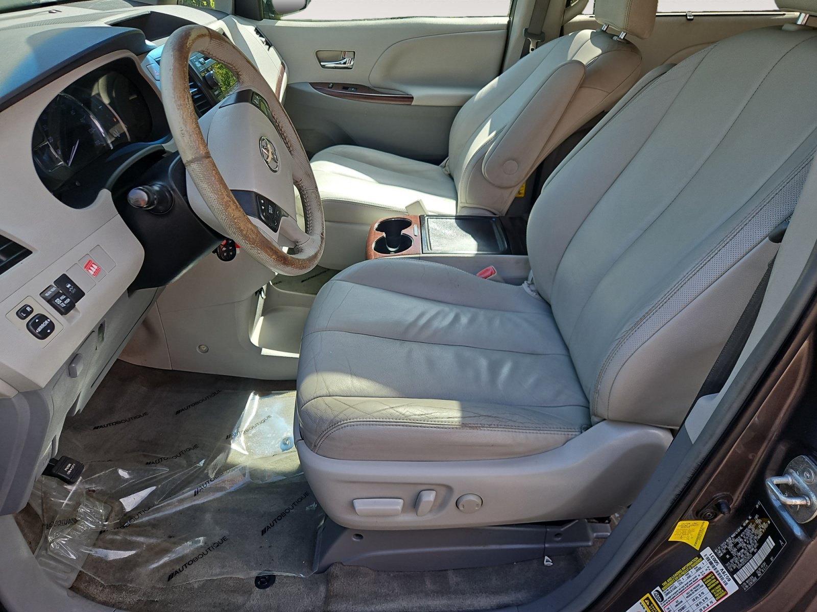 Used 2013 Toyota Sienna XLE FWD image 9