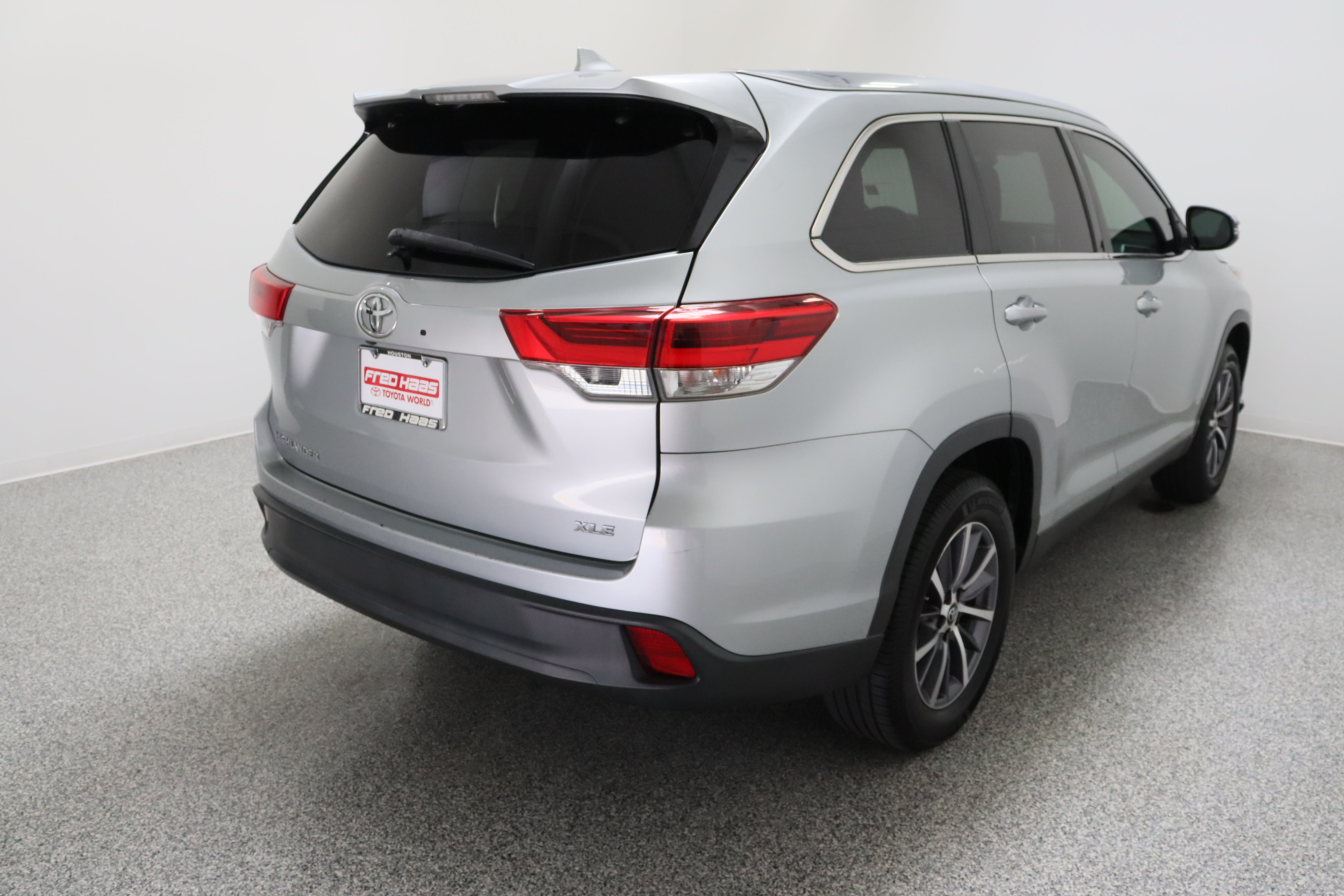 Used 2019 Toyota Highlander XLE FWD image 7