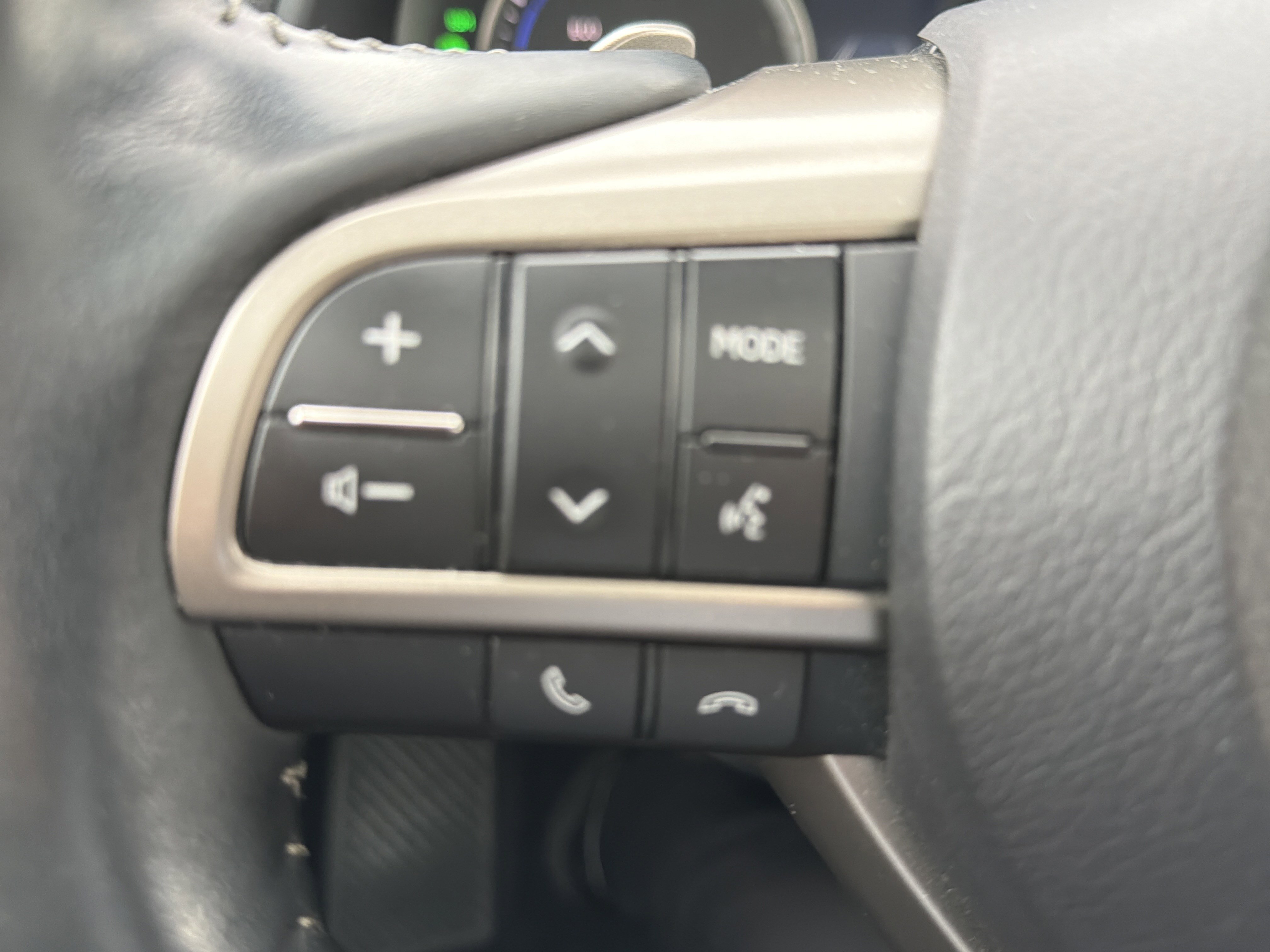 Used 2022 Lexus RX 450h AWD w/ Luxury Package image 30