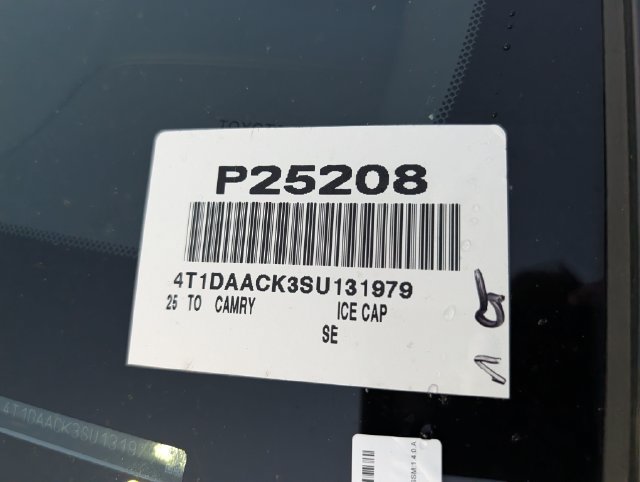 Used 2025 Toyota Camry SE FWD image 35