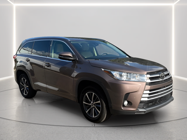 Used 2017 Toyota Highlander XLE FWD image 6