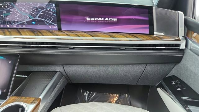 Used 2026 Cadillac Escalade Platinum Sport AWD/4WD image 39