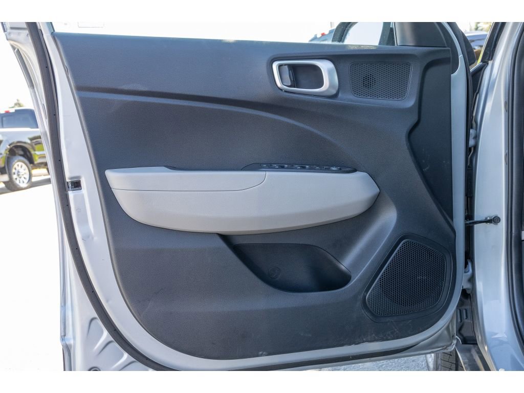 Used 2021 Hyundai Venue SEL w/ Cargo Package image 18