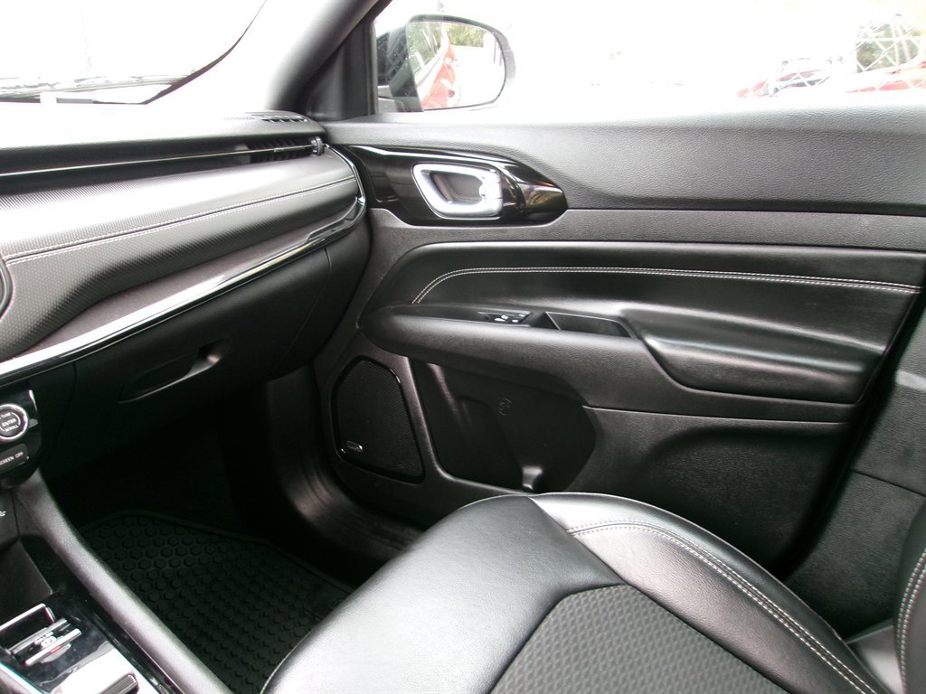 Used 2023 Jeep Compass Latitude w/ Sun and Sound Group image 15