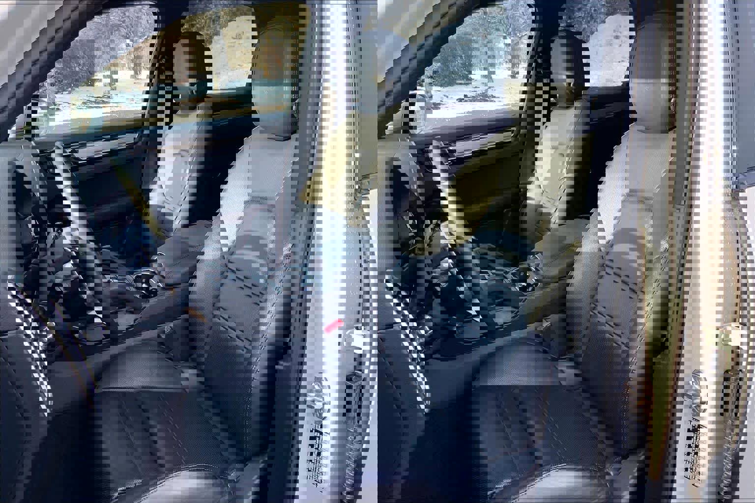 Certified 2022 Porsche Cayenne Platinum Edition image 16