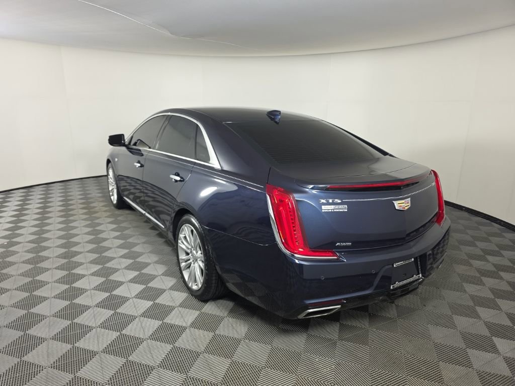 Used 2018 Cadillac XTS Luxury image 3