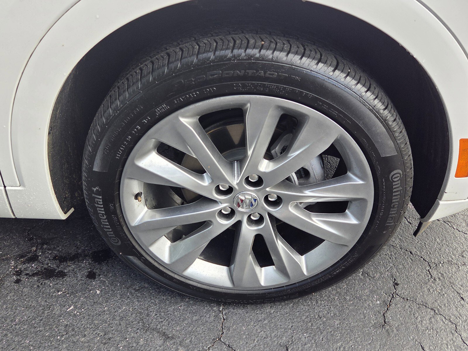 Used 2023 Buick Envision Avenir image 12