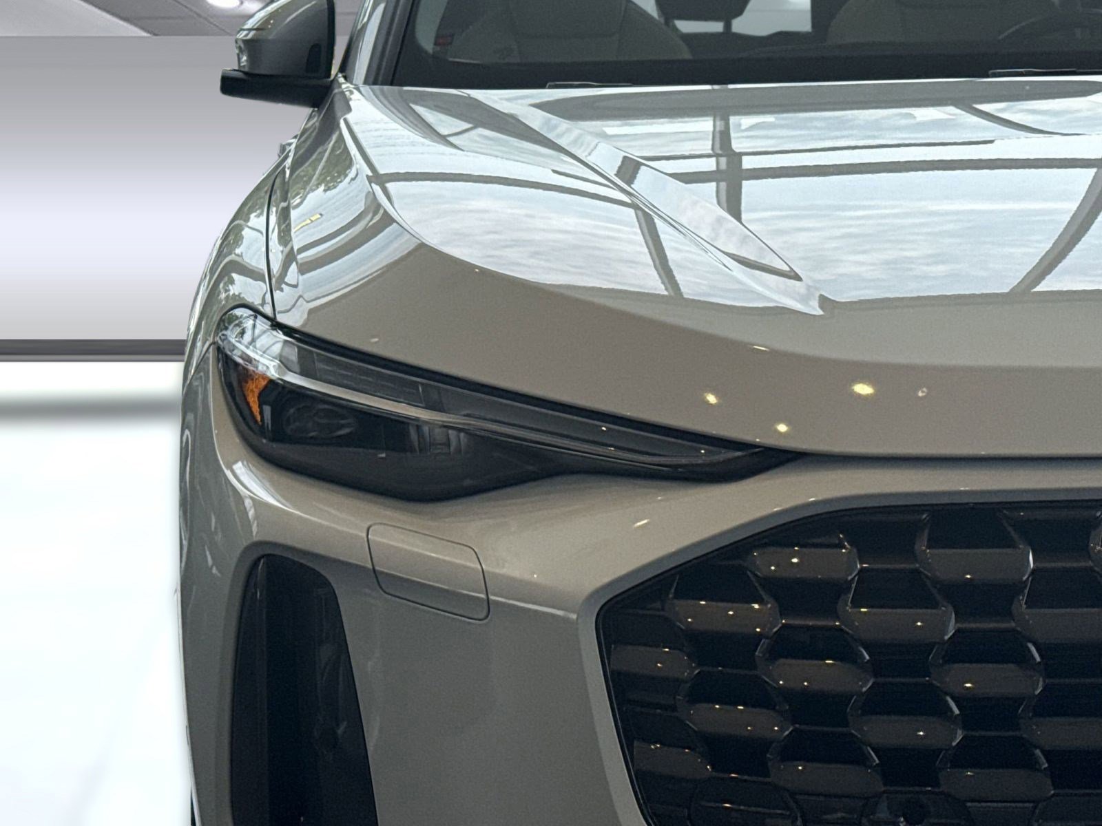 Certified 2025 Audi Q5 Prestige image 9