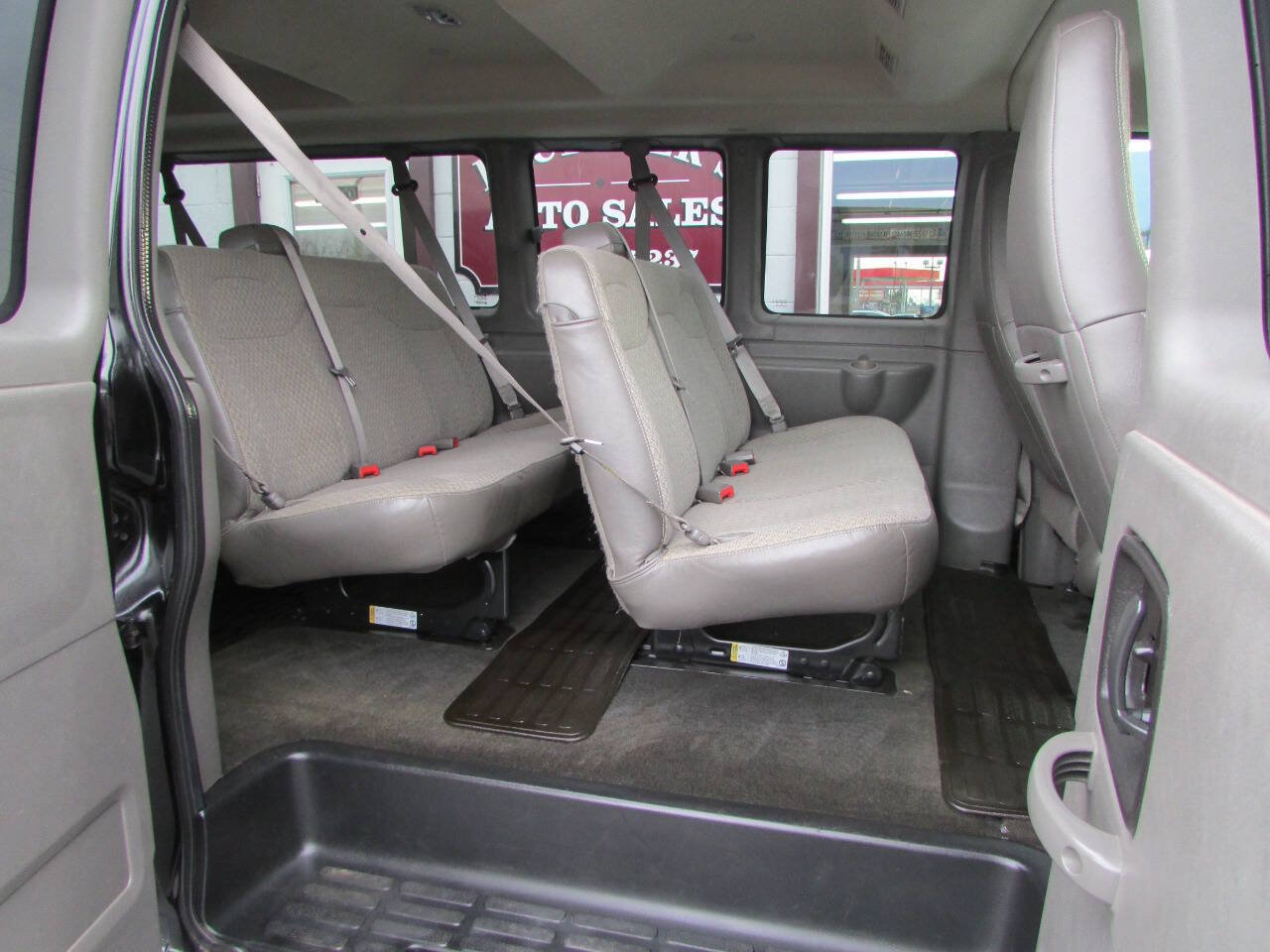 Used 2016 Chevrolet Express 3500 LT w/ LT Preferred Equipment Group RWD image 5