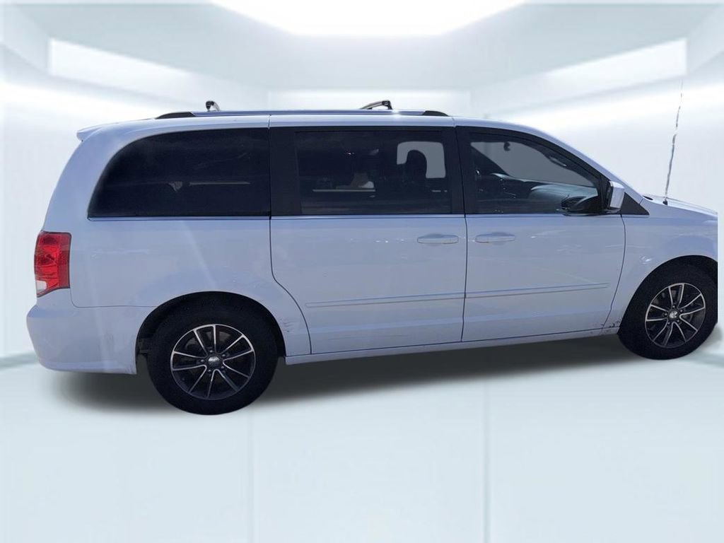 Used 2017 Dodge Grand Caravan SXT image 13
