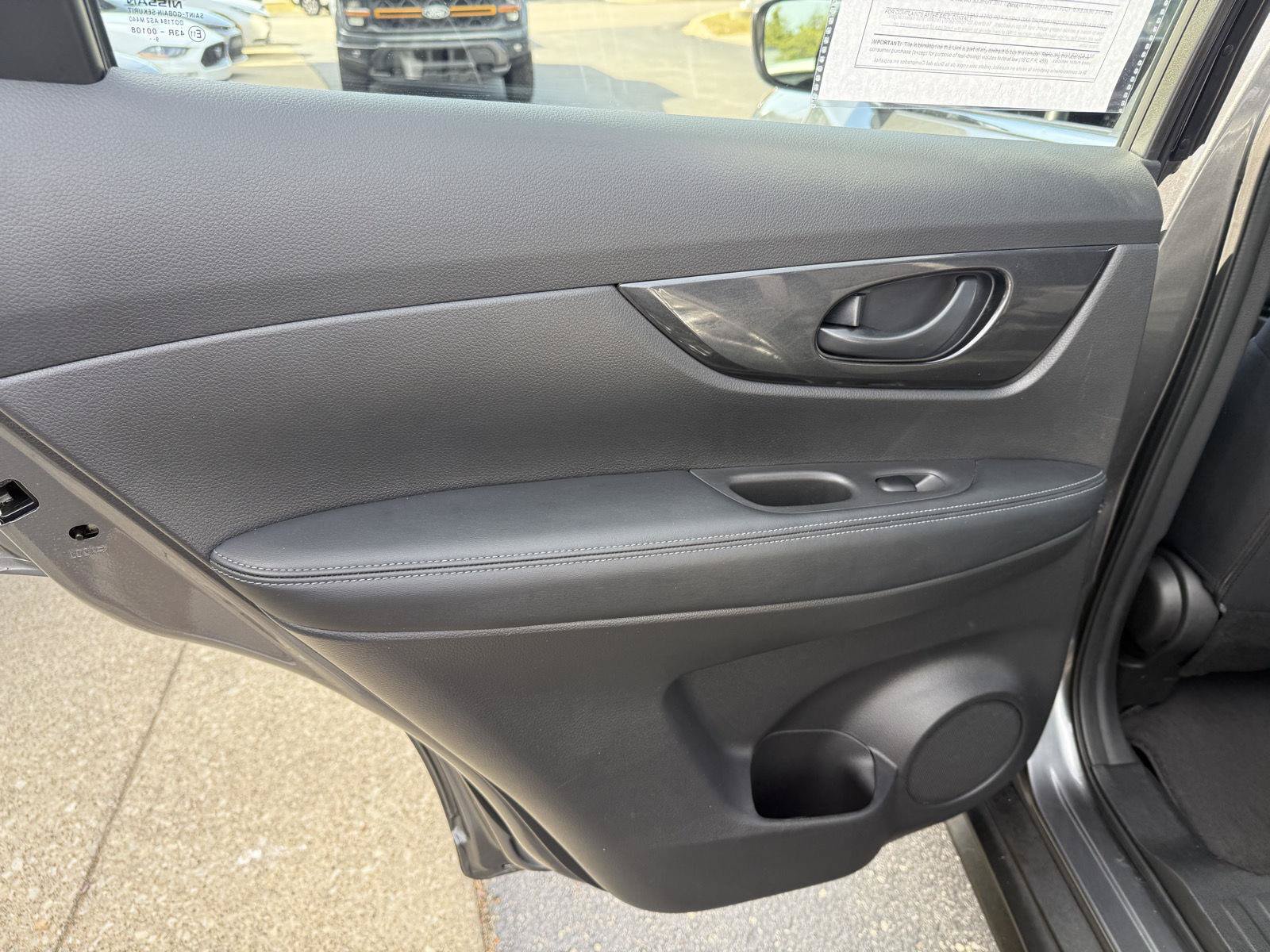 Used 2020 Nissan Rogue S AWD/4WD image 22