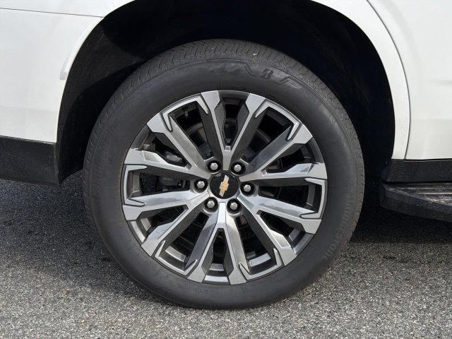 Used 2025 Chevrolet Tahoe High Country AWD/4WD image 12