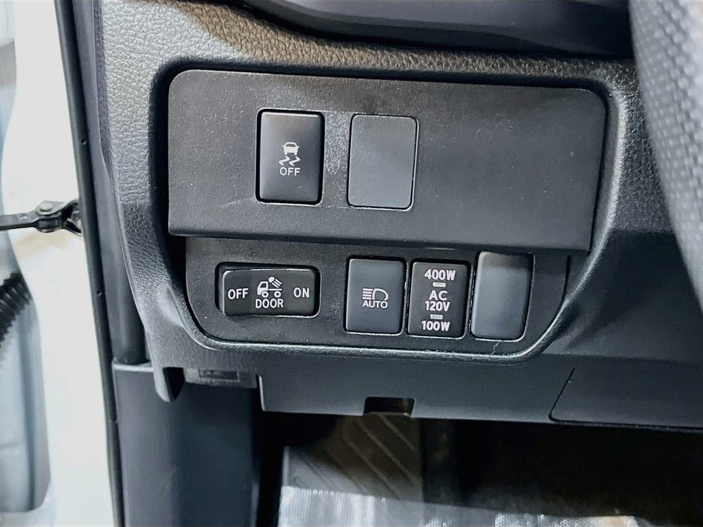 Used 2023 Toyota Tacoma TRD Off-Road AWD/4WD image 10