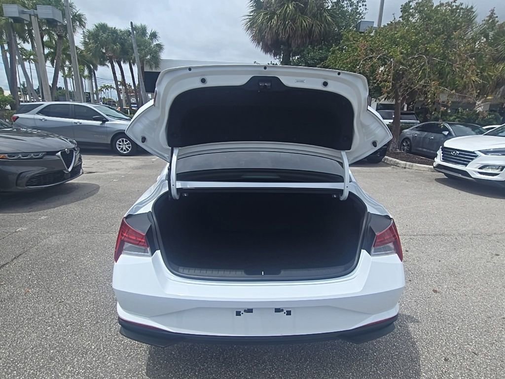 Used 2022 Hyundai Elantra Blue image 29