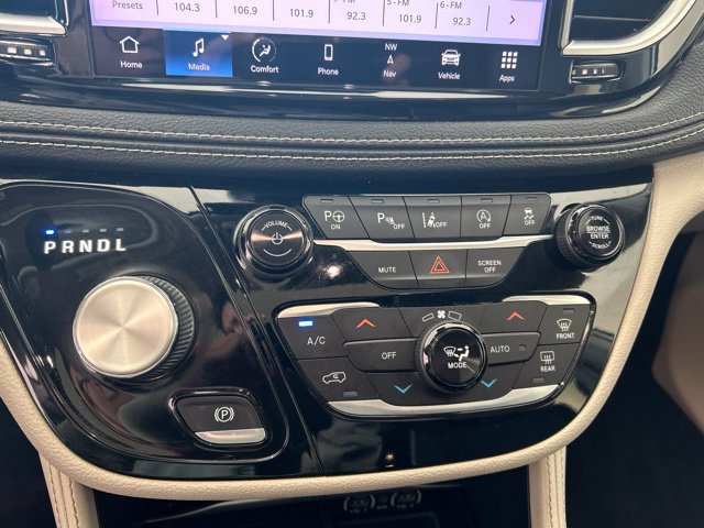Used 2022 Chrysler Pacifica Limited FWD image 22
