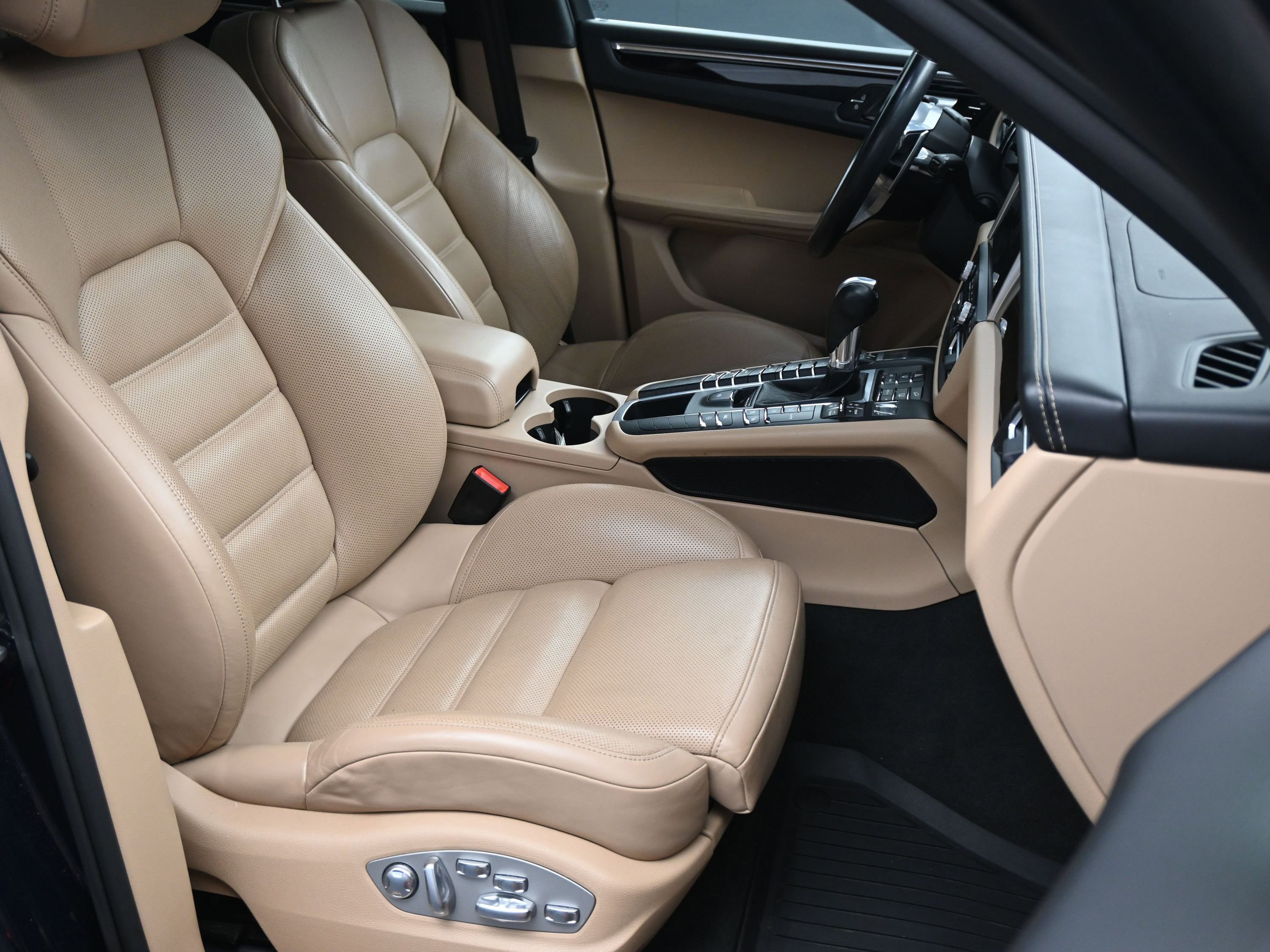 Certified 2020 Porsche Macan S image 11