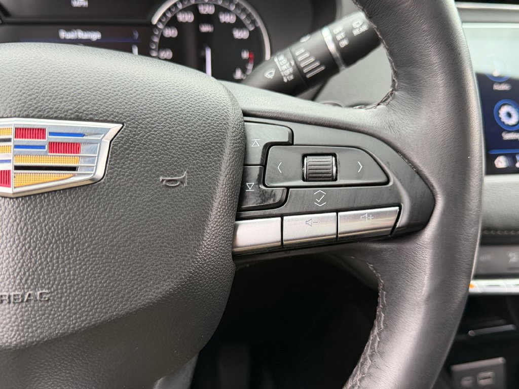 Used 2023 Cadillac XT4 Luxury w/ Cold Weather Package AWD/4WD image 19