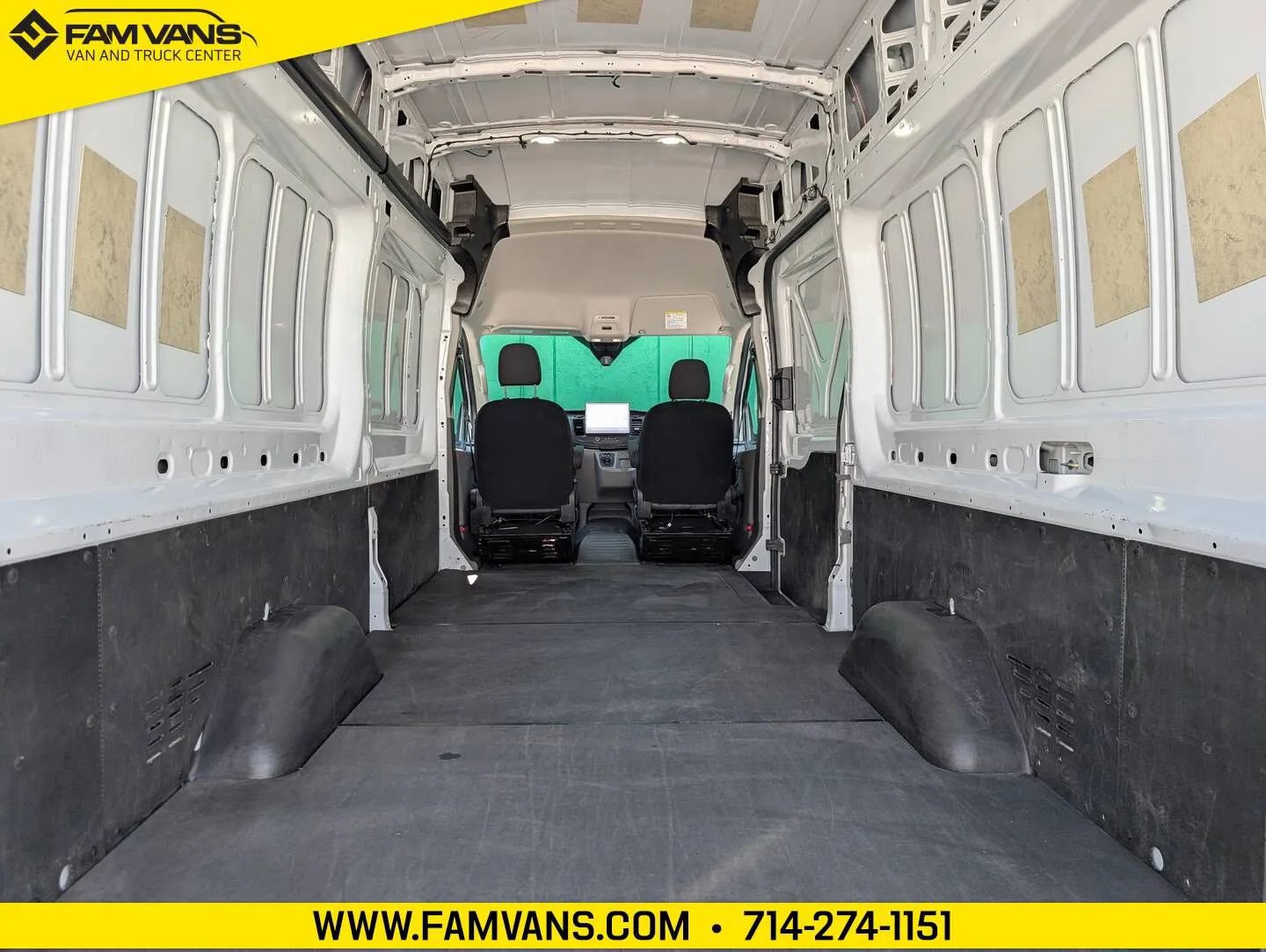 Used 2022 Ford E-Transit 148 High Roof Extended RWD image 14