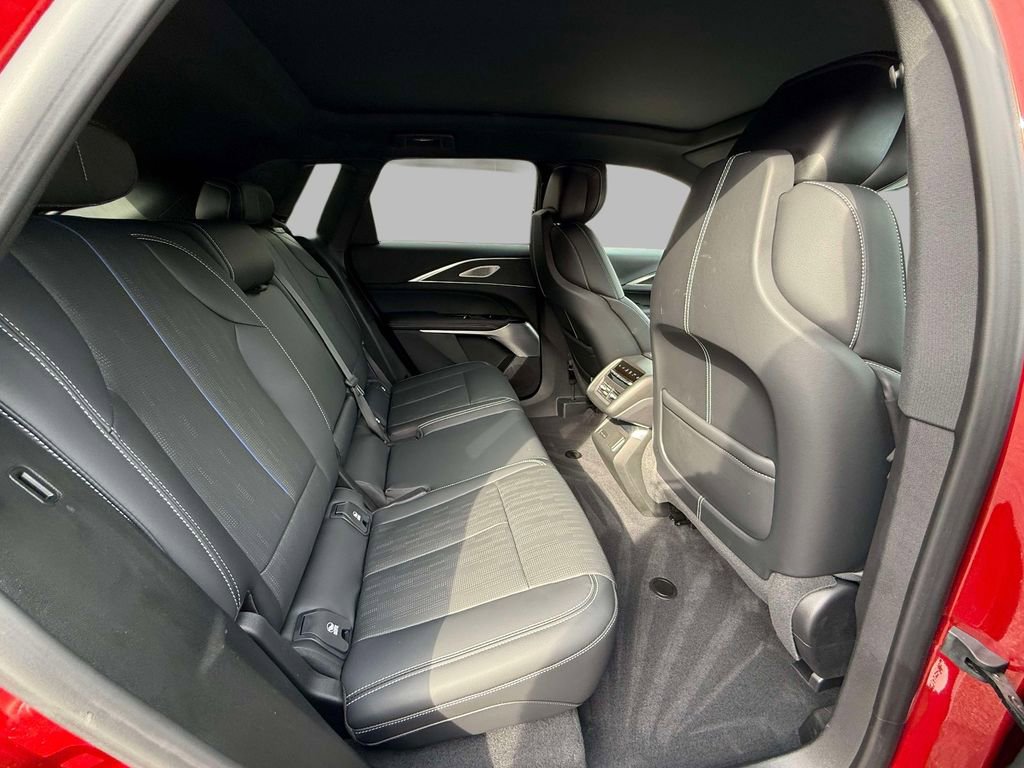 Used 2024 Cadillac Lyriq Luxury w/ LPO, Floor Liner Package image 17