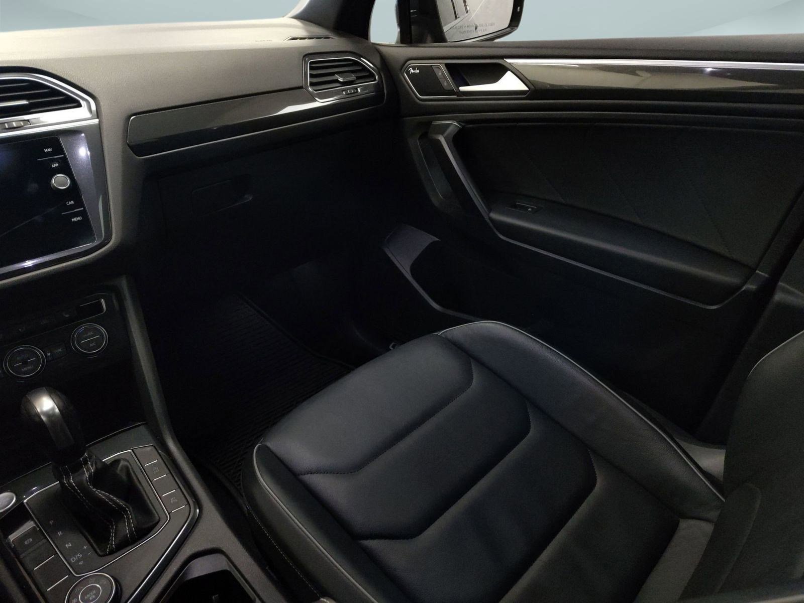 Used 2021 Volkswagen Tiguan SEL Premium R-Line image 25