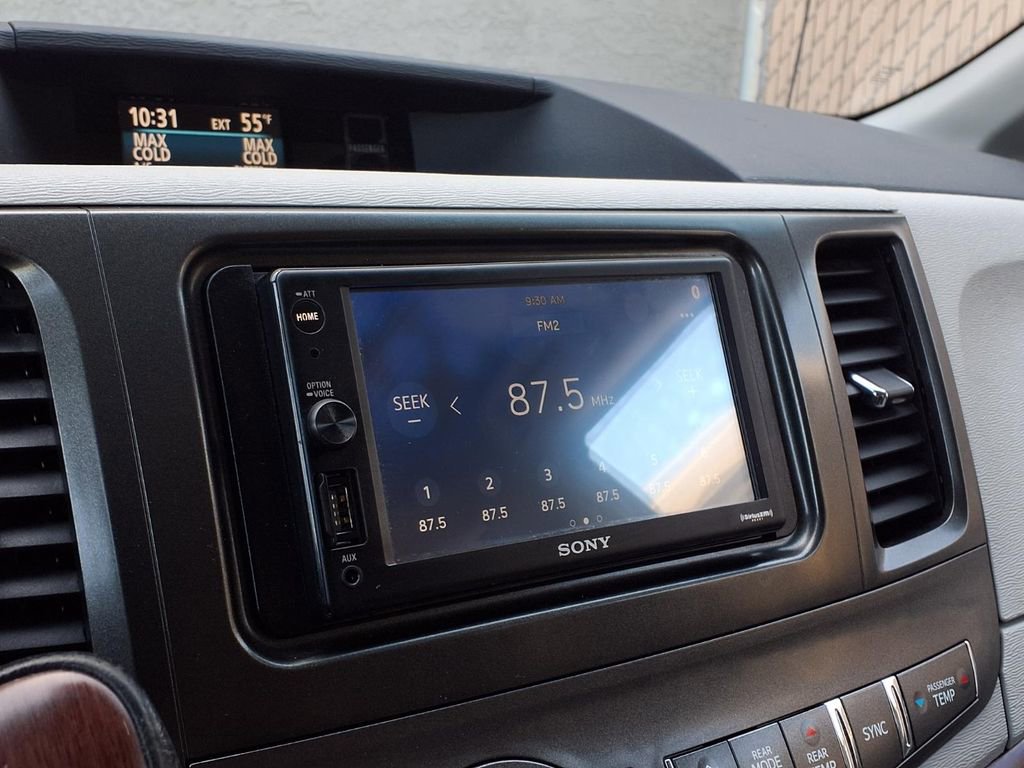 Used 2013 Toyota Sienna XLE FWD image 6