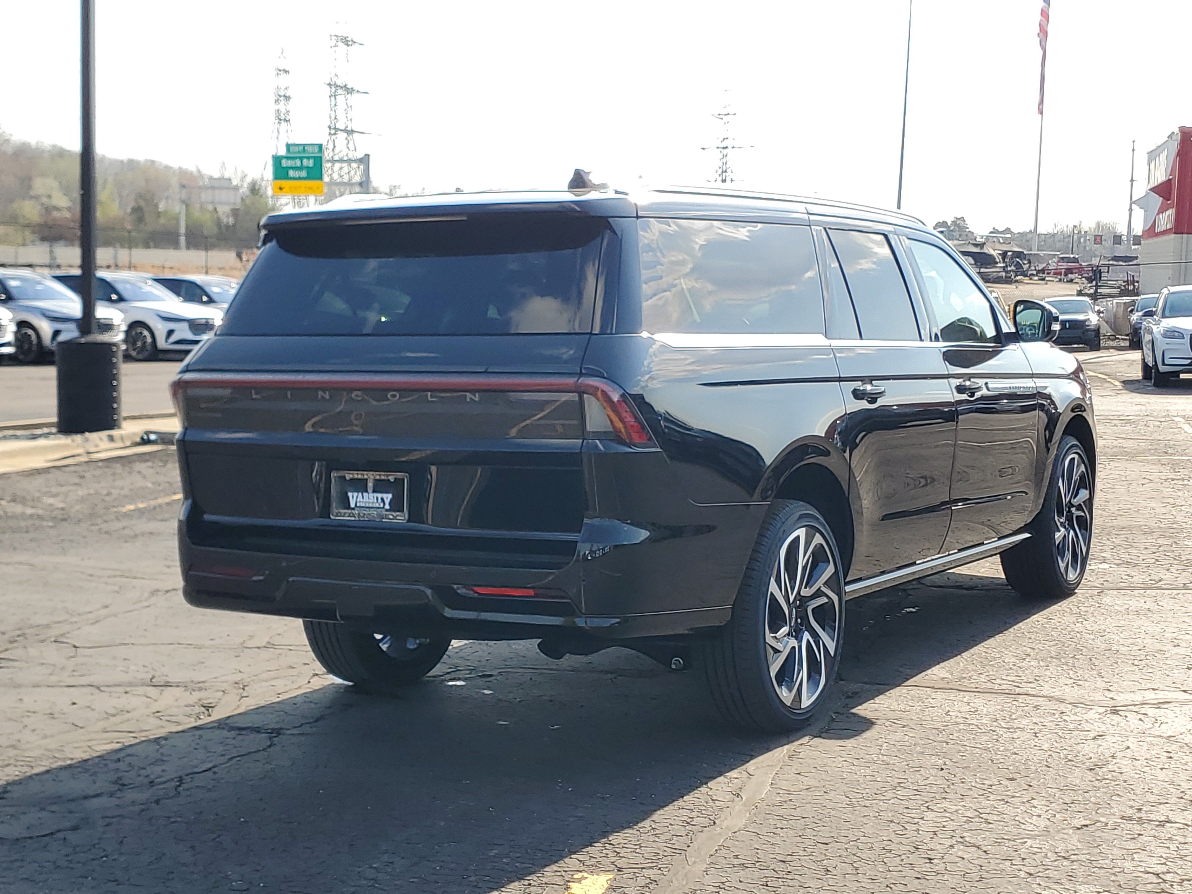 New 2026 Lincoln Navigator L Reserve AWD/4WD image 4