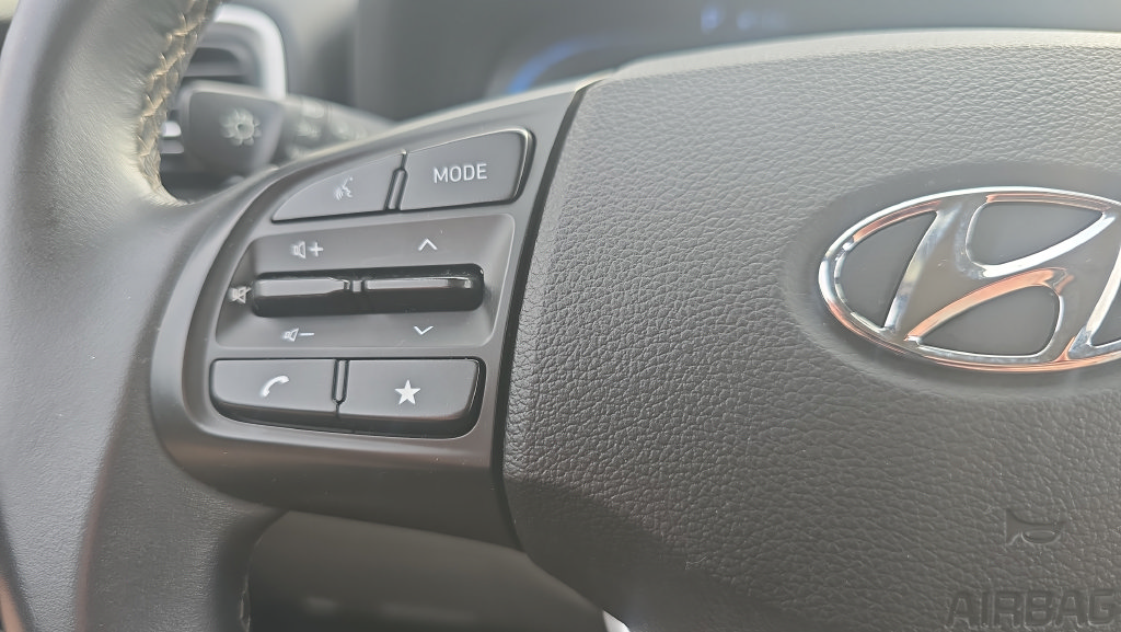 Certified 2025 Hyundai Venue SEL FWD image 24