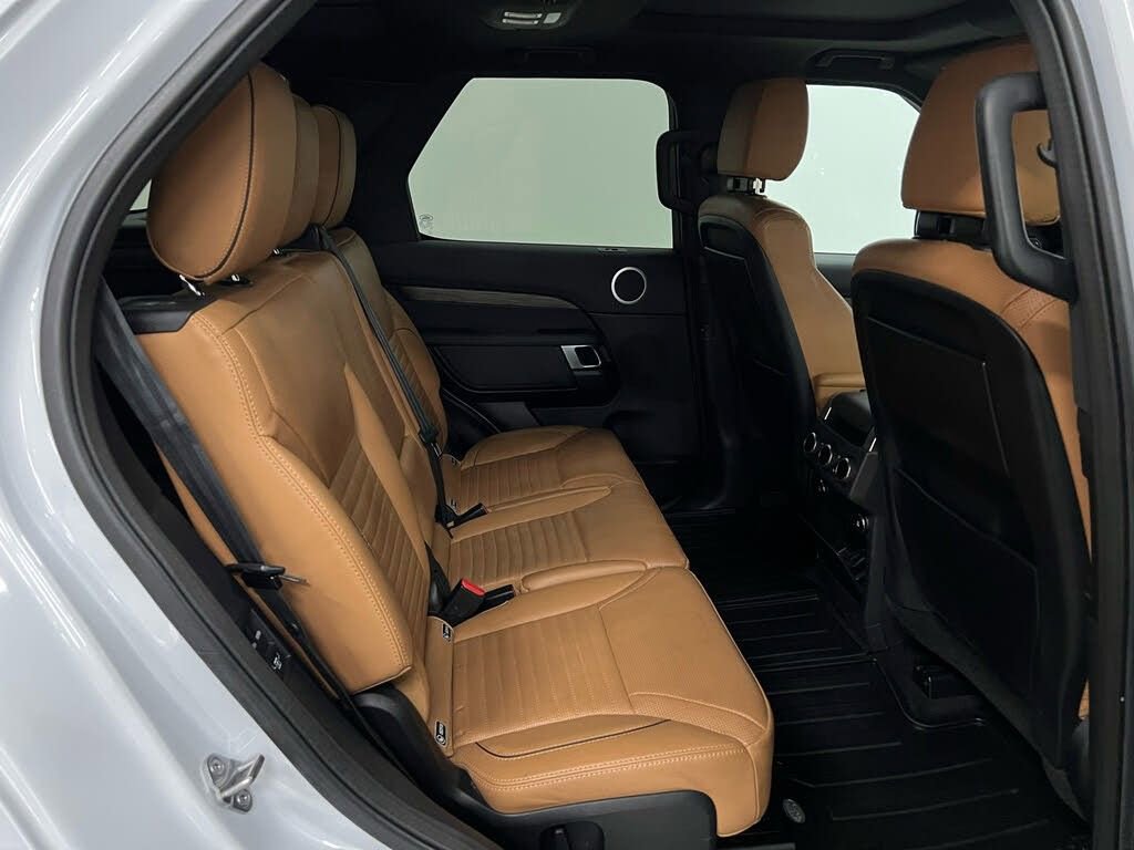 Used 2018 Land Rover Discovery HSE image 15