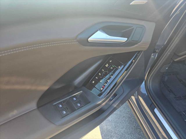 Used 2025 Audi Q6 e-tron Prestige AWD/4WD image 23