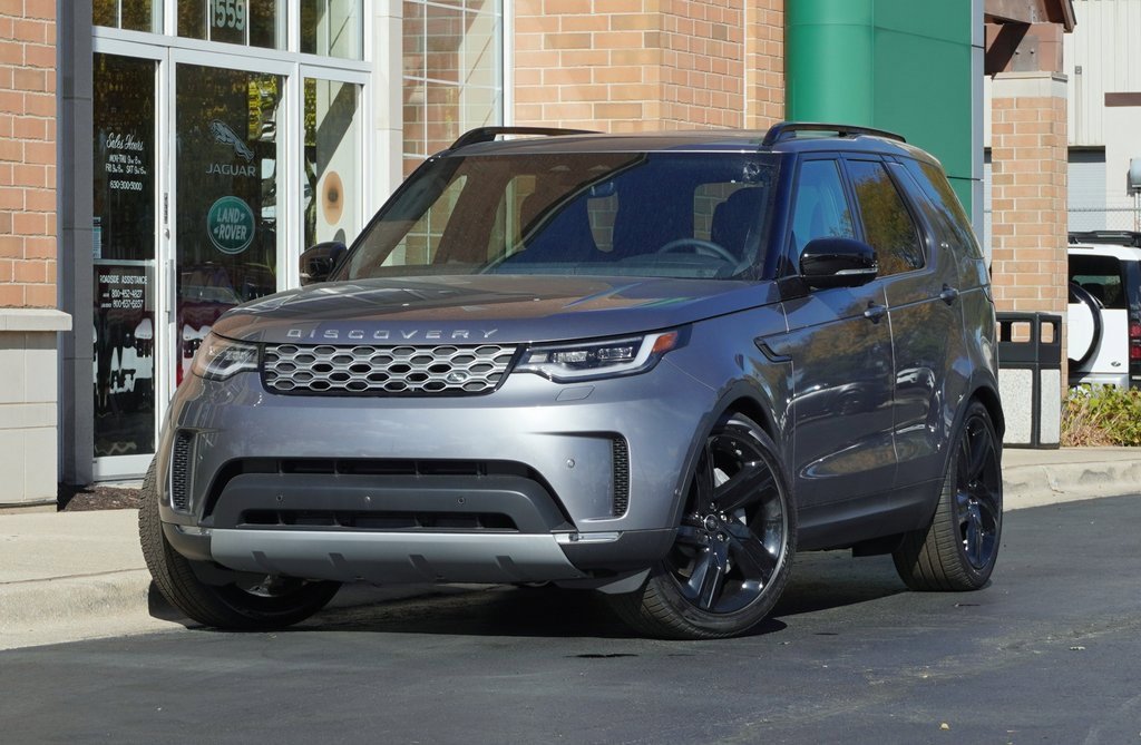 New 2025 Land Rover Discovery S image 1