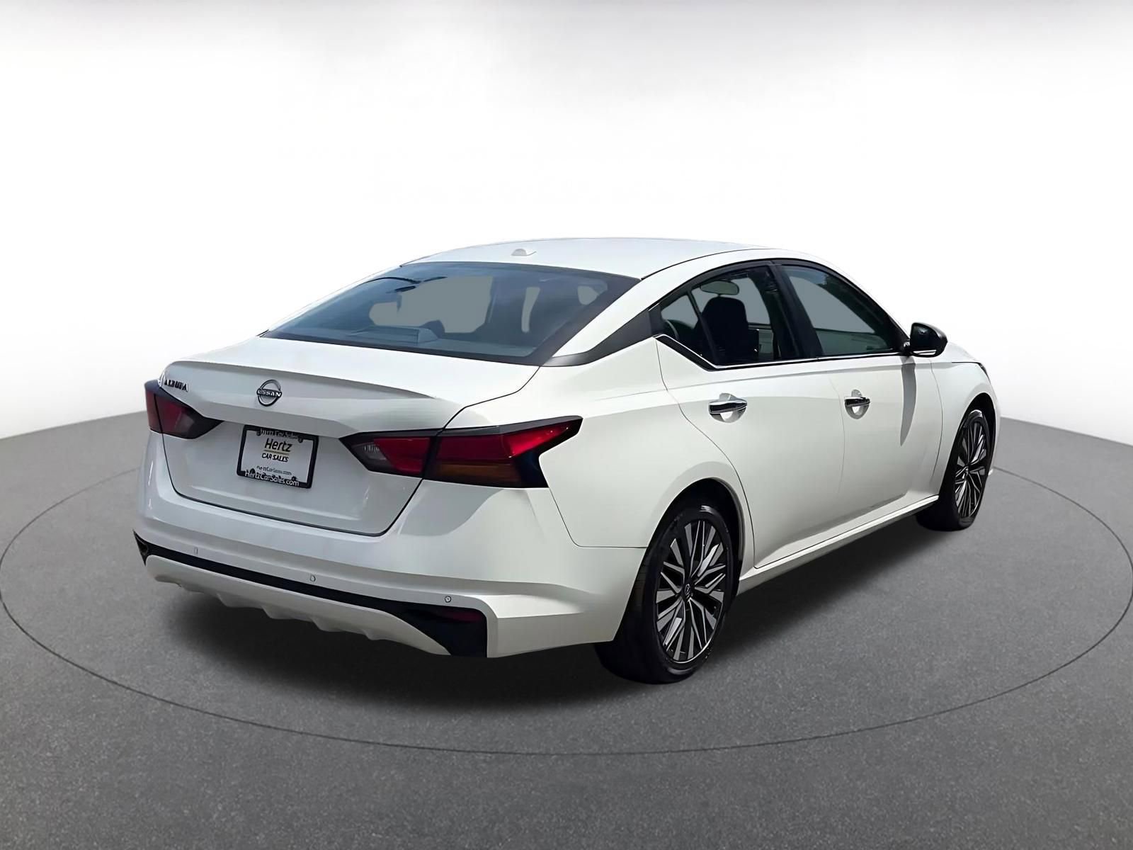 Used 2025 Nissan Altima 2.5 SV FWD image 14