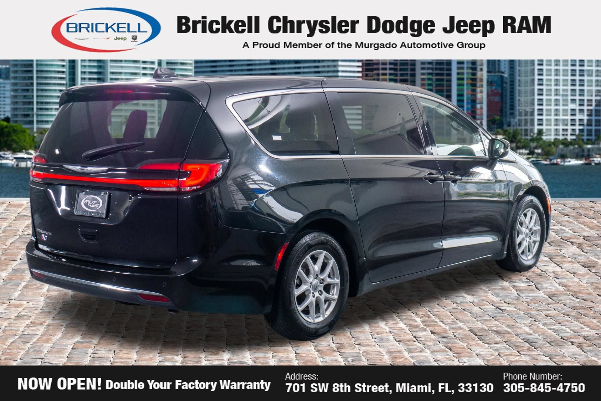 Used 2023 Chrysler Pacifica Touring-L FWD image 7