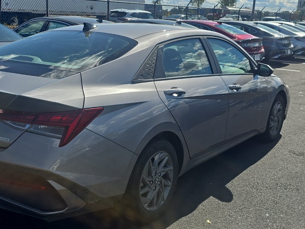 Used 2026 Hyundai Elantra Hybrid FWD image 3