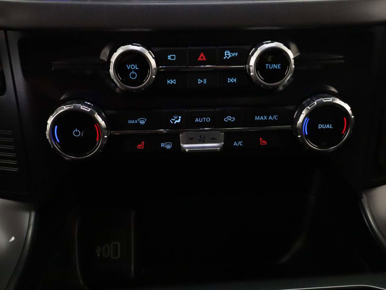 New 2025 Ford F150 Lightning XLT AWD/4WD image 10