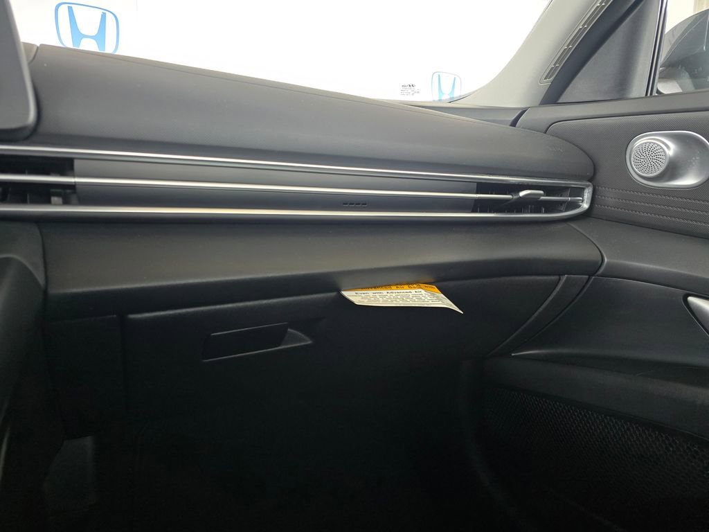 Used 2025 Hyundai Elantra SE FWD image 28