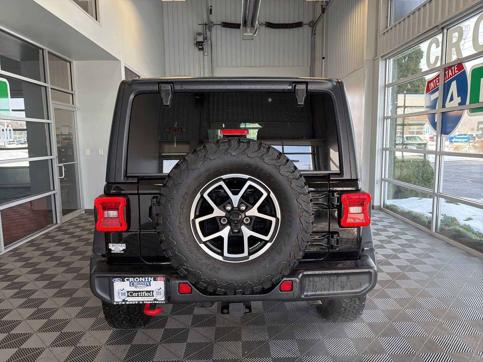 Used 2024 Jeep Wrangler Unlimited Rubicon w/ Technology Group image 5