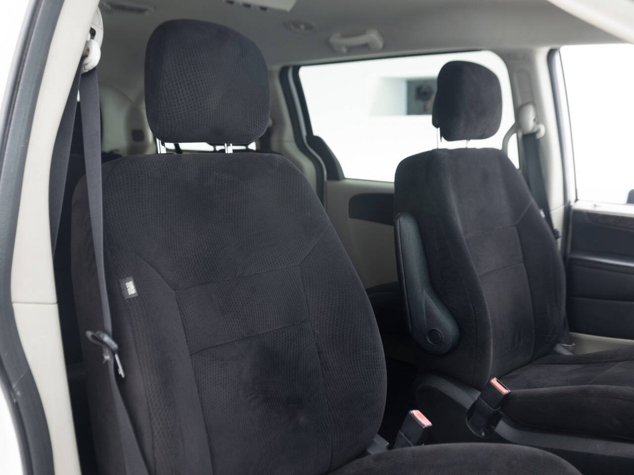 Used 2011 Dodge Grand Caravan Express FWD image 28