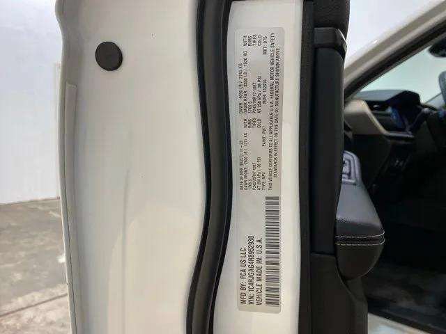 Used 2024 Jeep Grand Cherokee Laredo RWD image 86