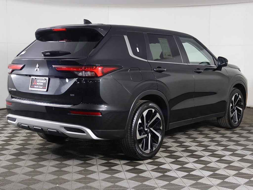 Used 2024 Mitsubishi Outlander SE image 11
