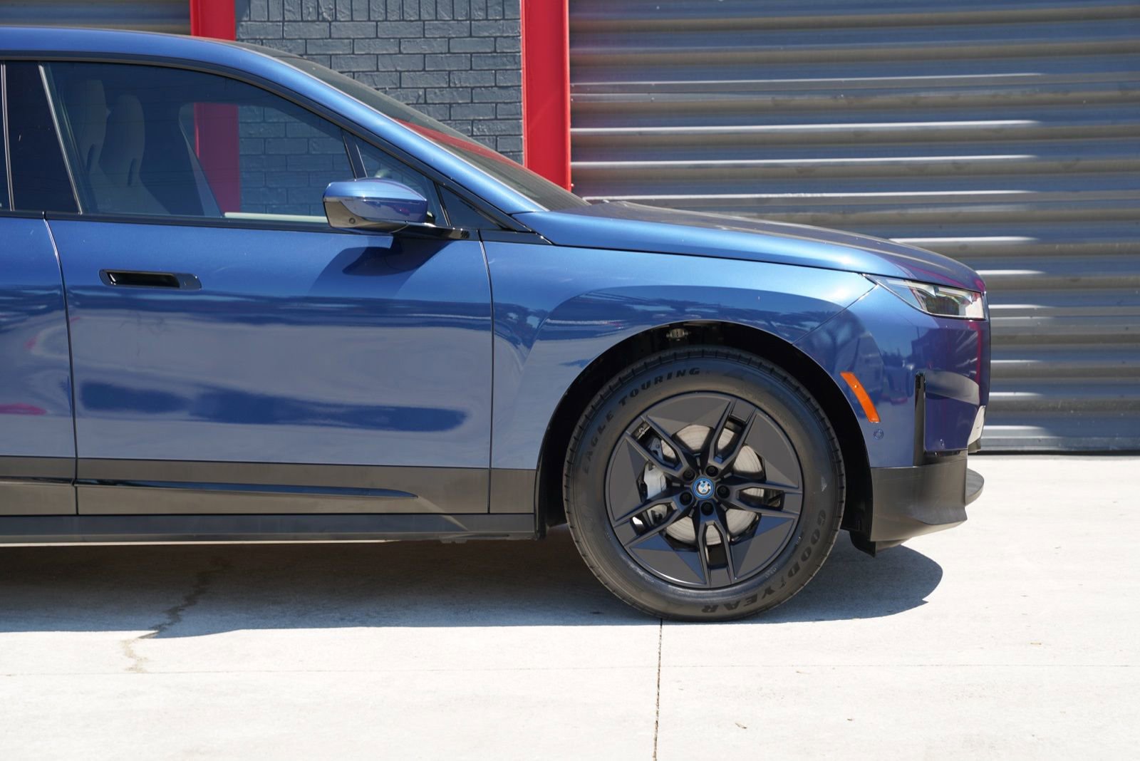 Used 2024 BMW iX xDrive50 w/ Premium Package image 4