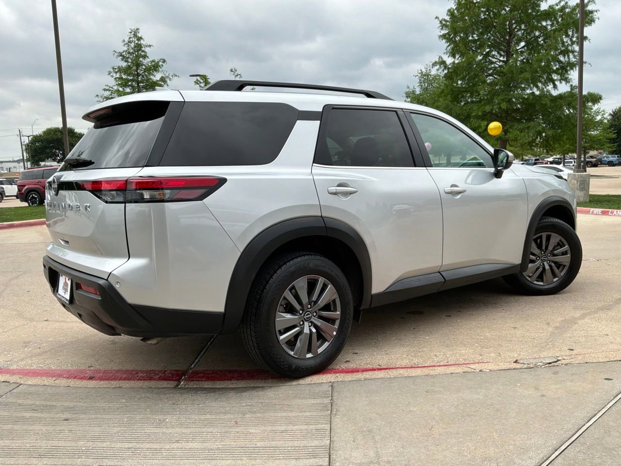 Used 2025 Nissan Pathfinder SV FWD image 6