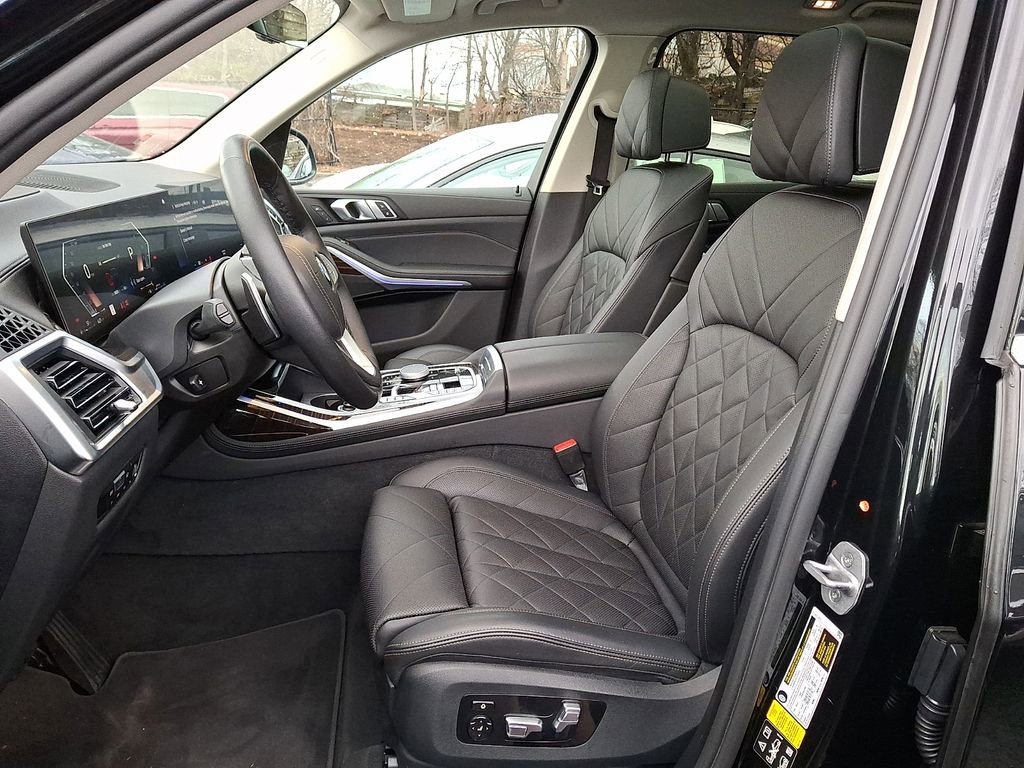 Certified 2023 BMW X7 xDrive40i w/ Parking Assistance Package image 10