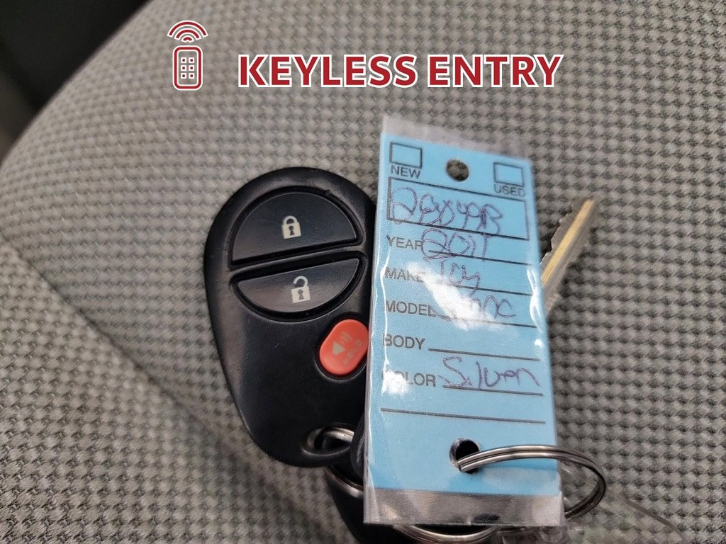 Used 2011 Toyota Sienna w/ Towing Pkg FWD image 27