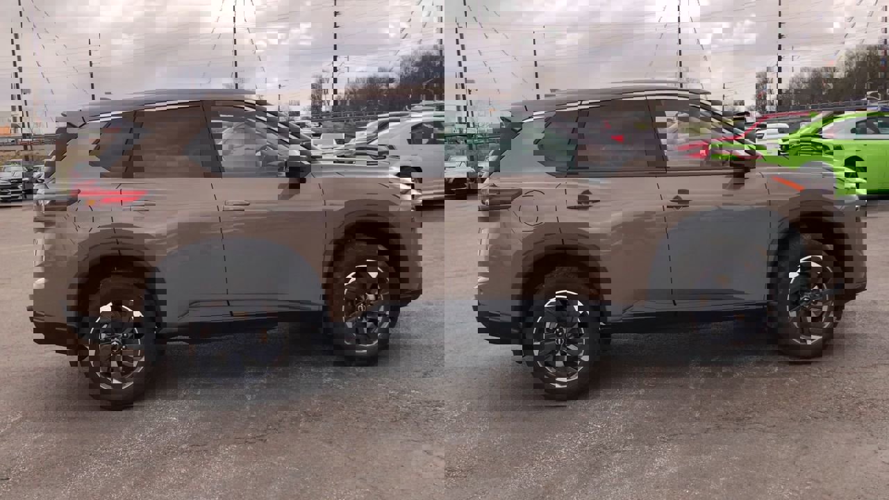 Used 2025 Nissan Rogue SV image 9