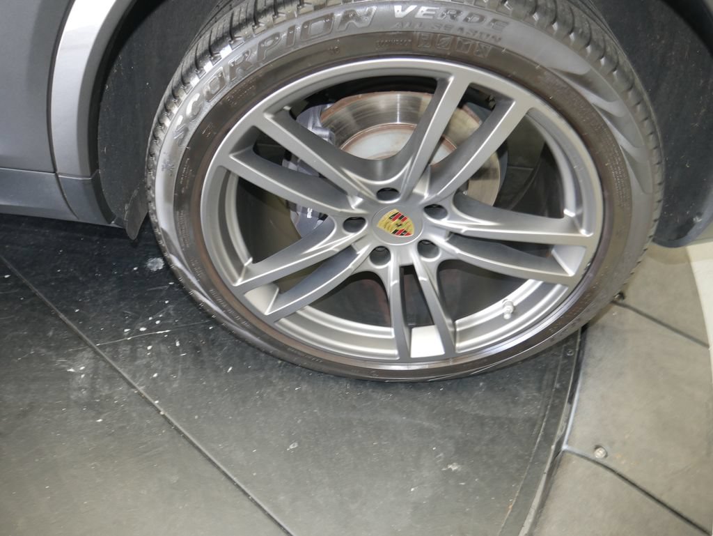 Certified 2021 Porsche Cayenne Coupe AWD/4WD image 15